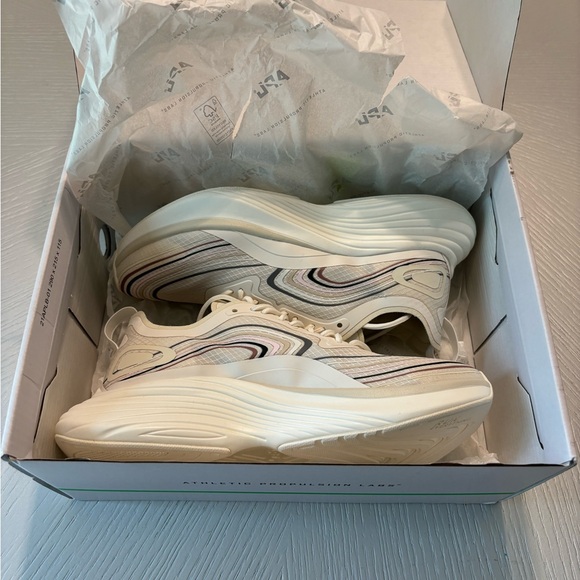 NWT APL Women’s Streamline Sneakers Size 7 Pristine/Pink Onyx - Picture 11 of 14